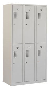 Lockerkast. 180 x 90 x 50 cm (HxBxD). 3 kolommen met 2 deurtjes per kolom met perforatie ventilatie in deur